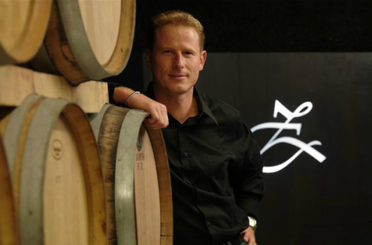 Der Winzer Peter Zemmer auf seinem Weingut in Südtirol